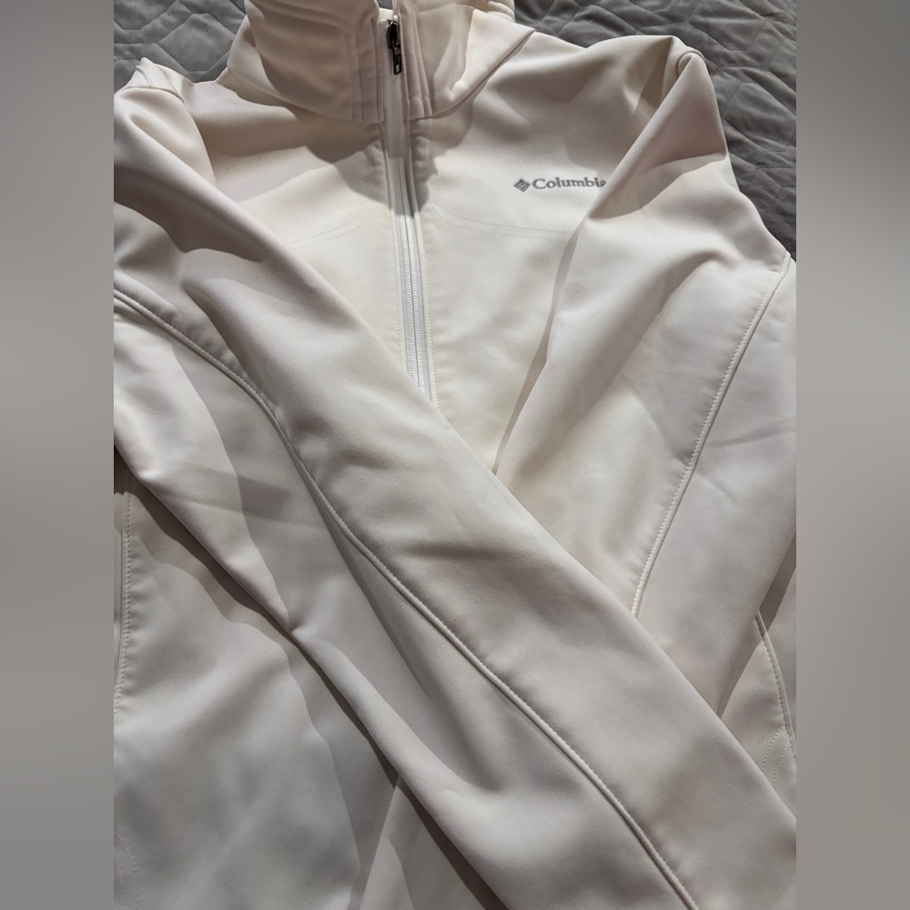 COLUMBIA SOFTSHELL JACKET
